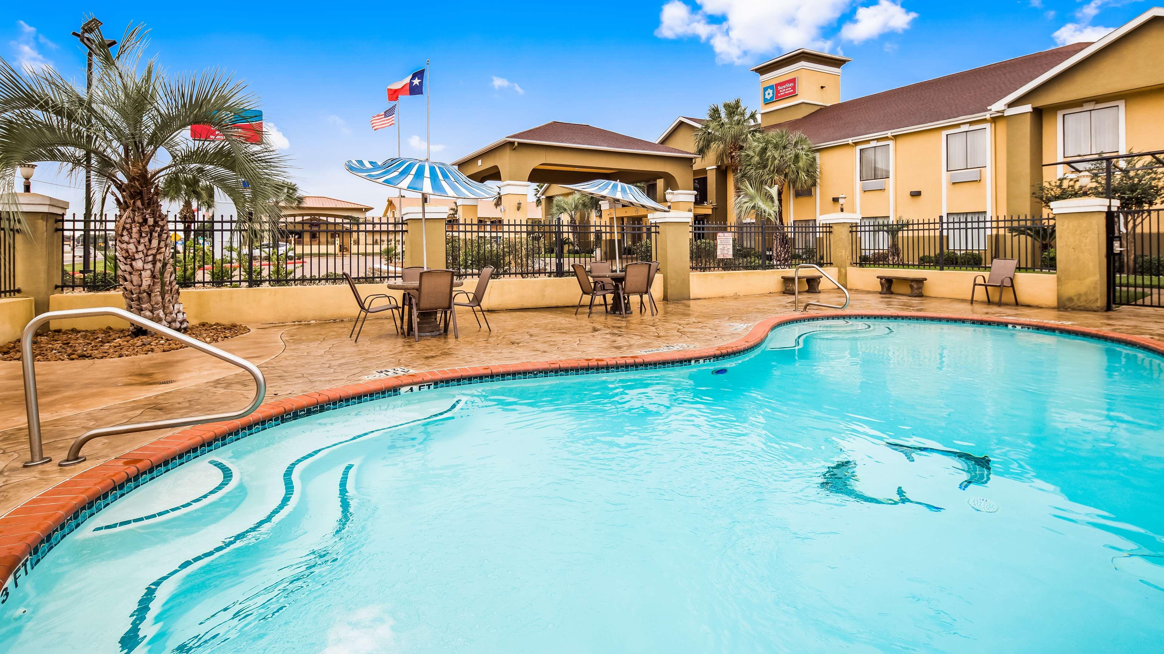 Best Western Plus Kingston Hotel And Conference Center Exterior photo