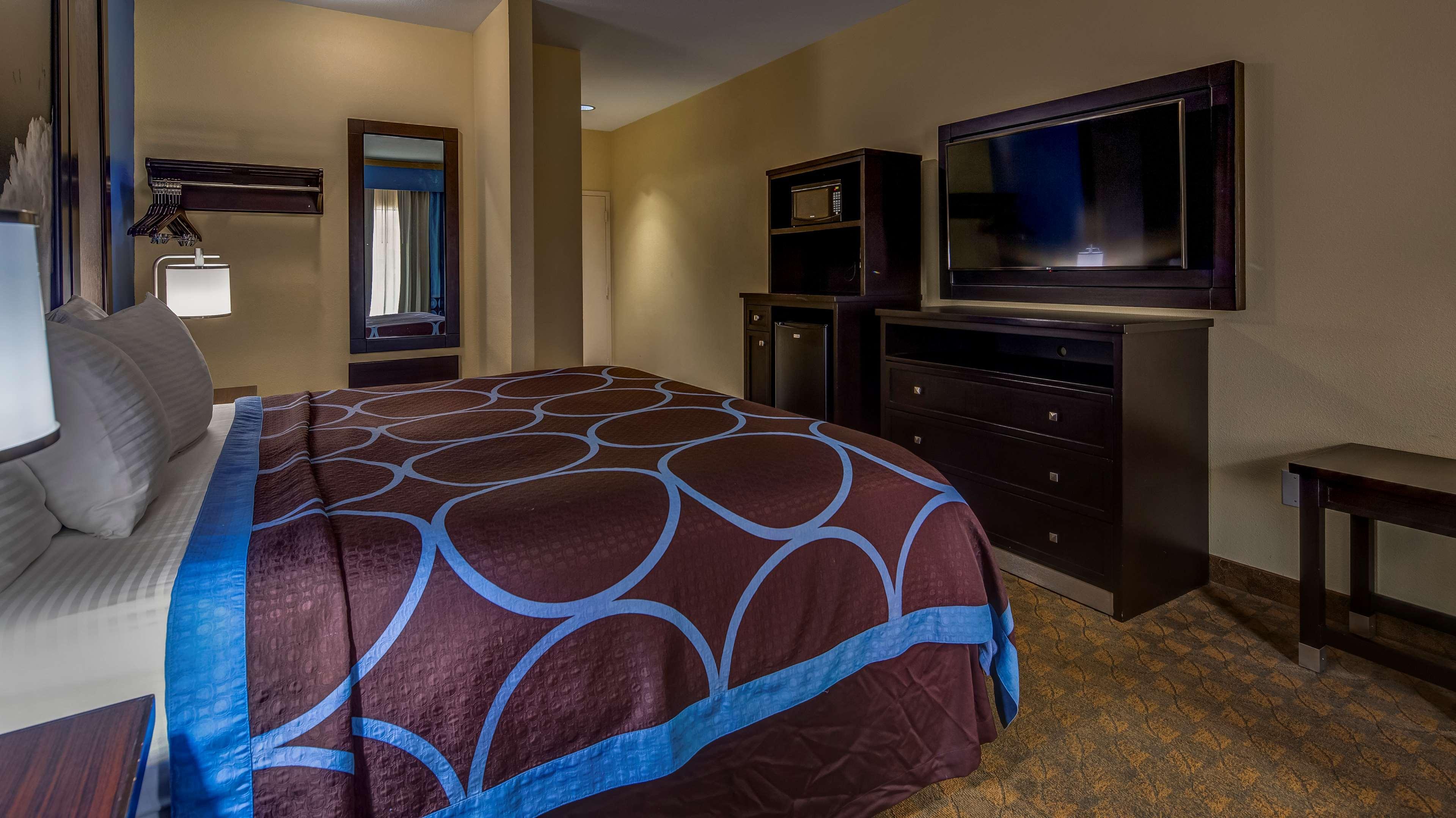 Best Western Plus Kingston Hotel And Conference Center Exterior photo