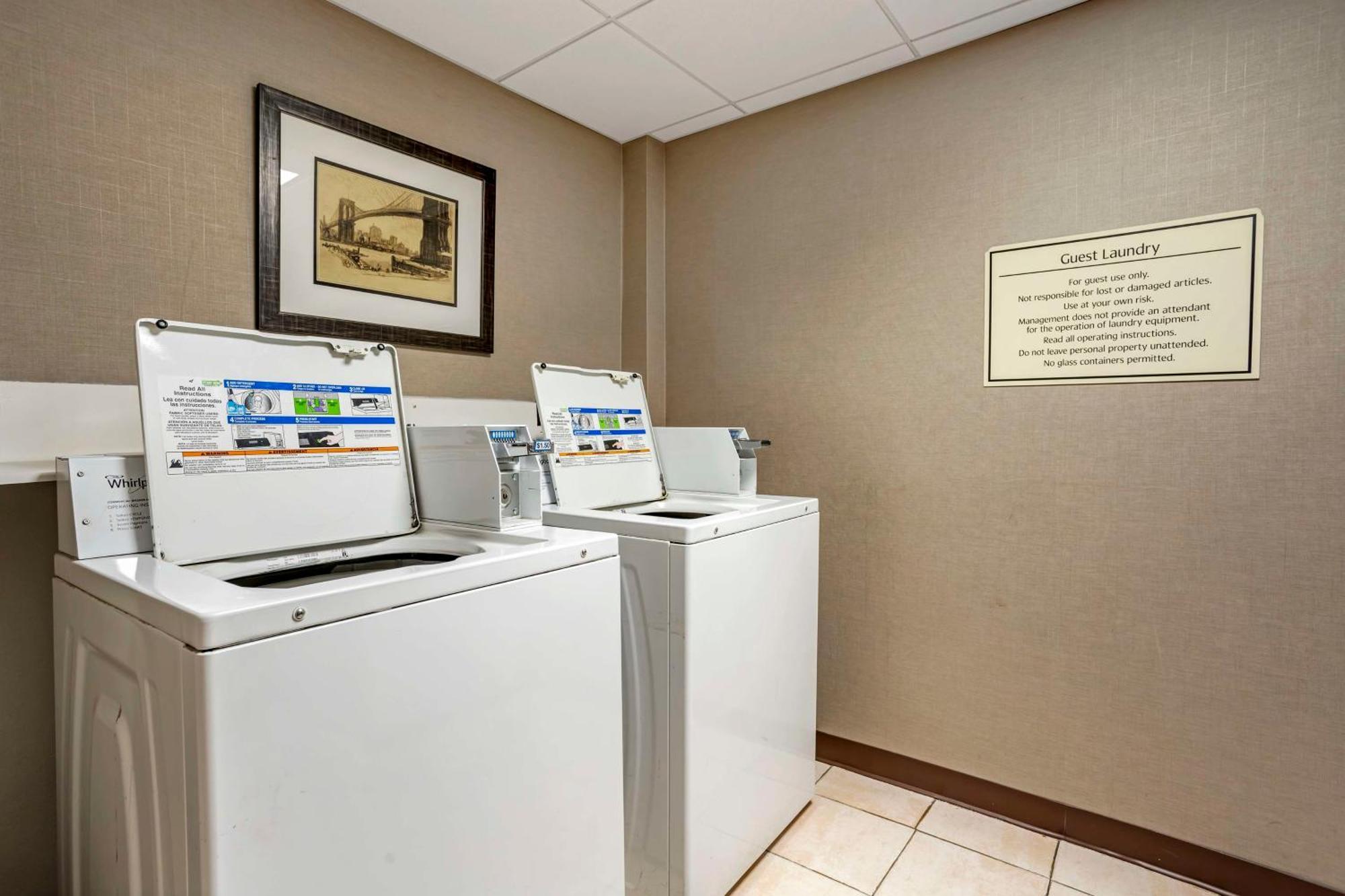 Best Western Plus Kingston Hotel And Conference Center Exterior photo